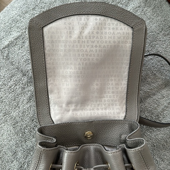 Kate Spade leather backpack in gray - Picture 2 of 4
